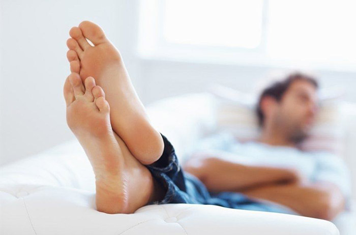 Мужской педикюр устраняет неприятный запах ног